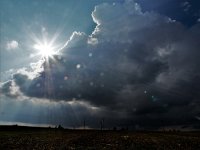 Sonne Wolken Windkraft nahe Heroldstatt